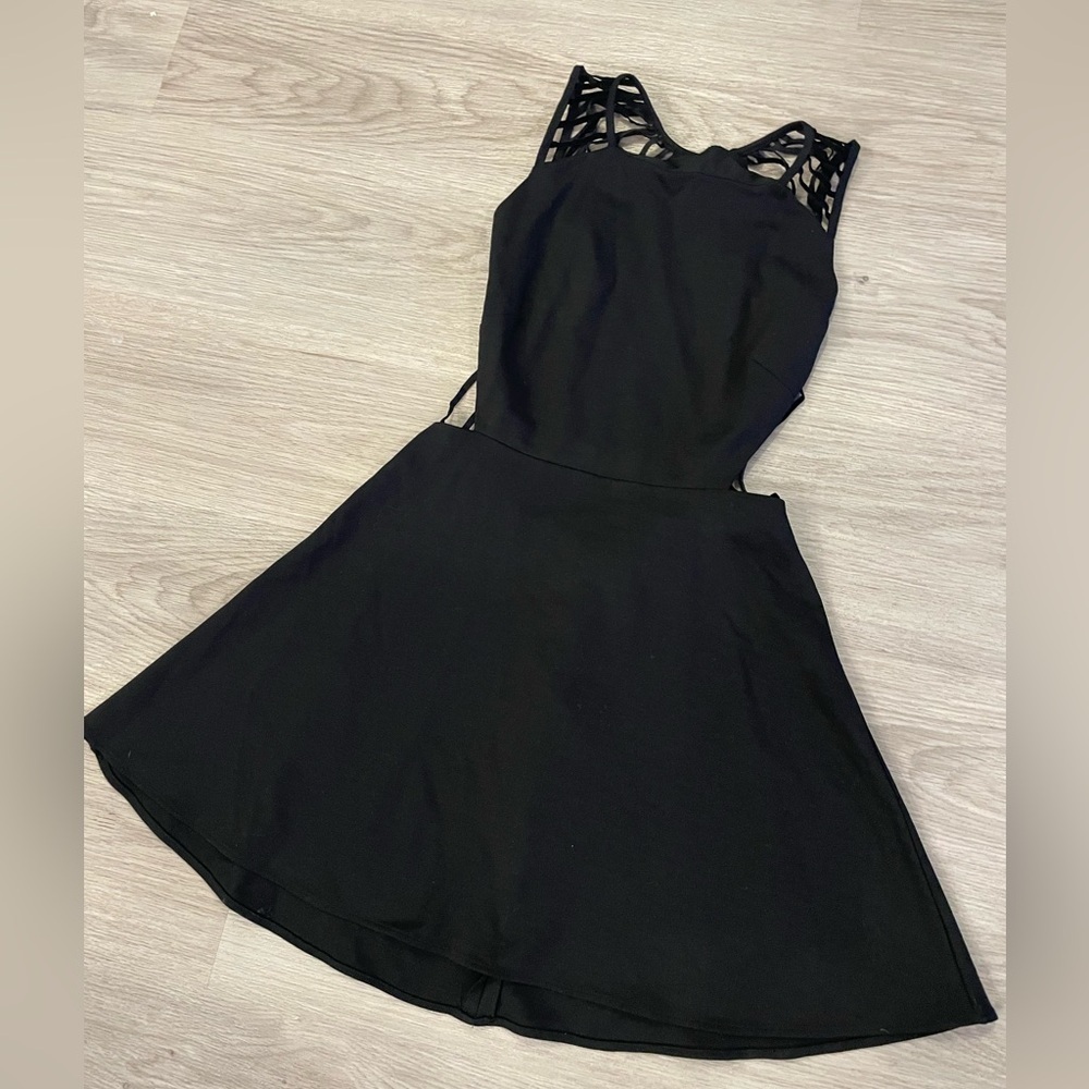FOR LOVE & LEMONS Cute Strappy-Back Little Black Dress. XS - Picture 3 of 7